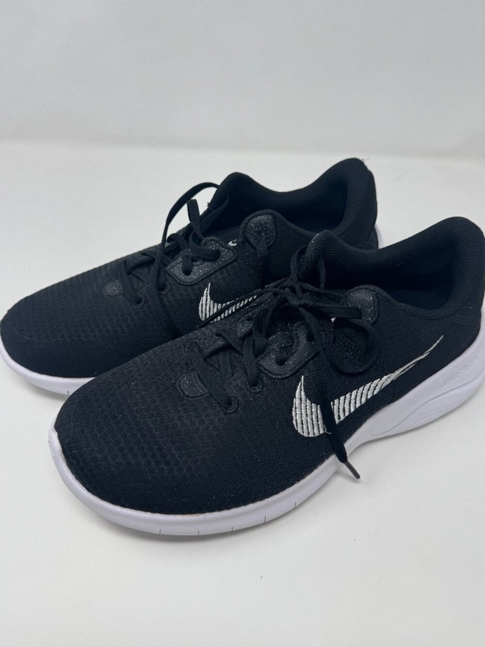 Nike Flex Experience Run 11 Black White Running Shoes Women's 8.5